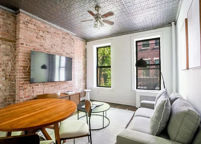 Amazing 2Bedroom 1Bath Apartment On Barrow Street