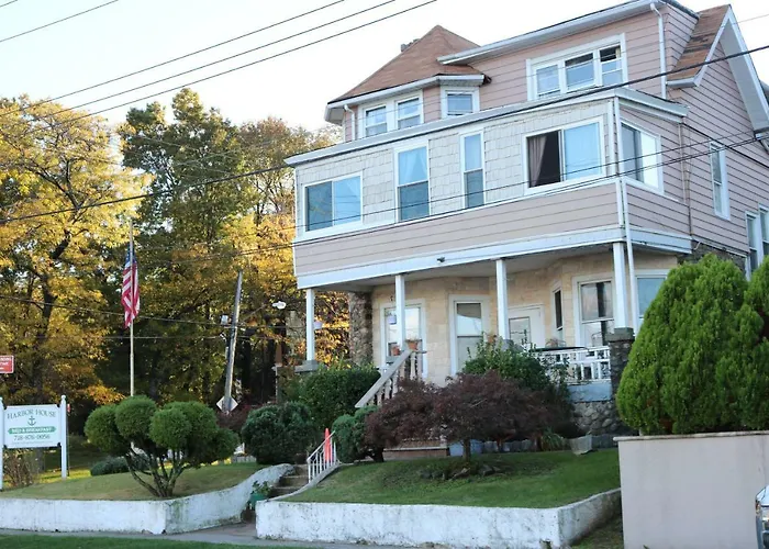 Harbor House Bed And Breakfast