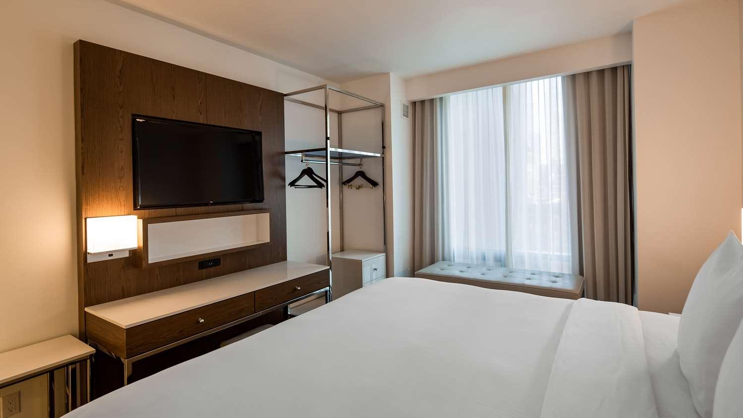 Western Premier Empire State 3*
