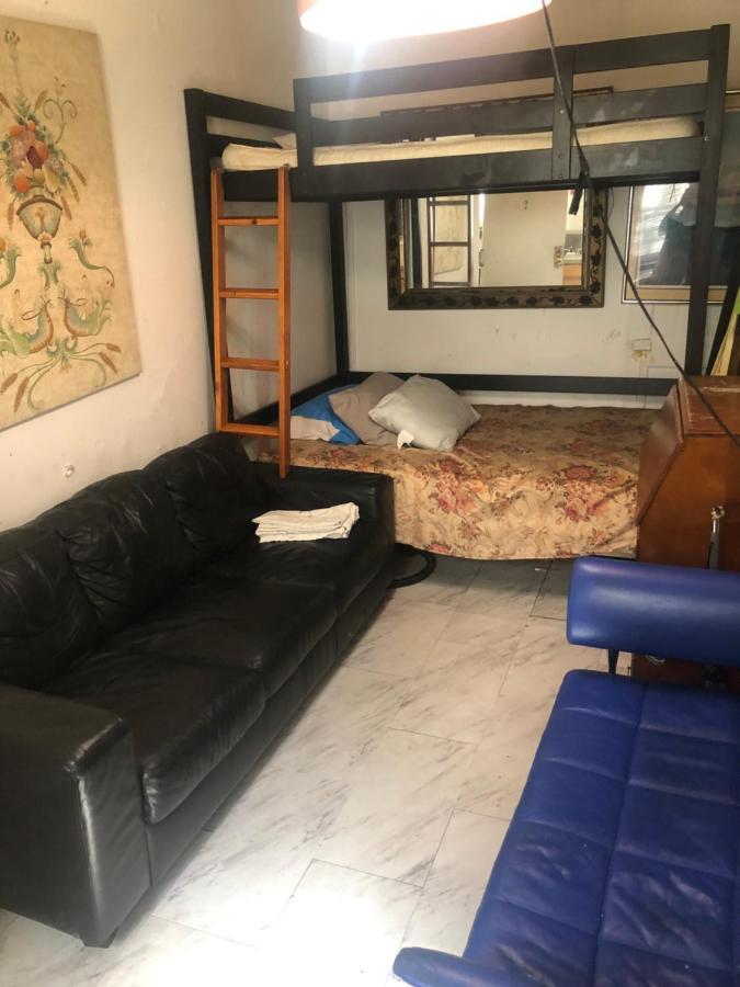 Private In Manhattan Guest house