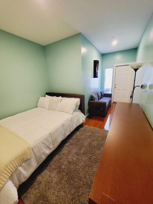 Apartment Beautiful Bedroom In A Private With Access To Patio New York