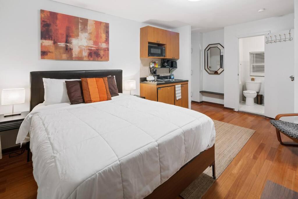 Apartment Great Location In Times Square Near Subway *