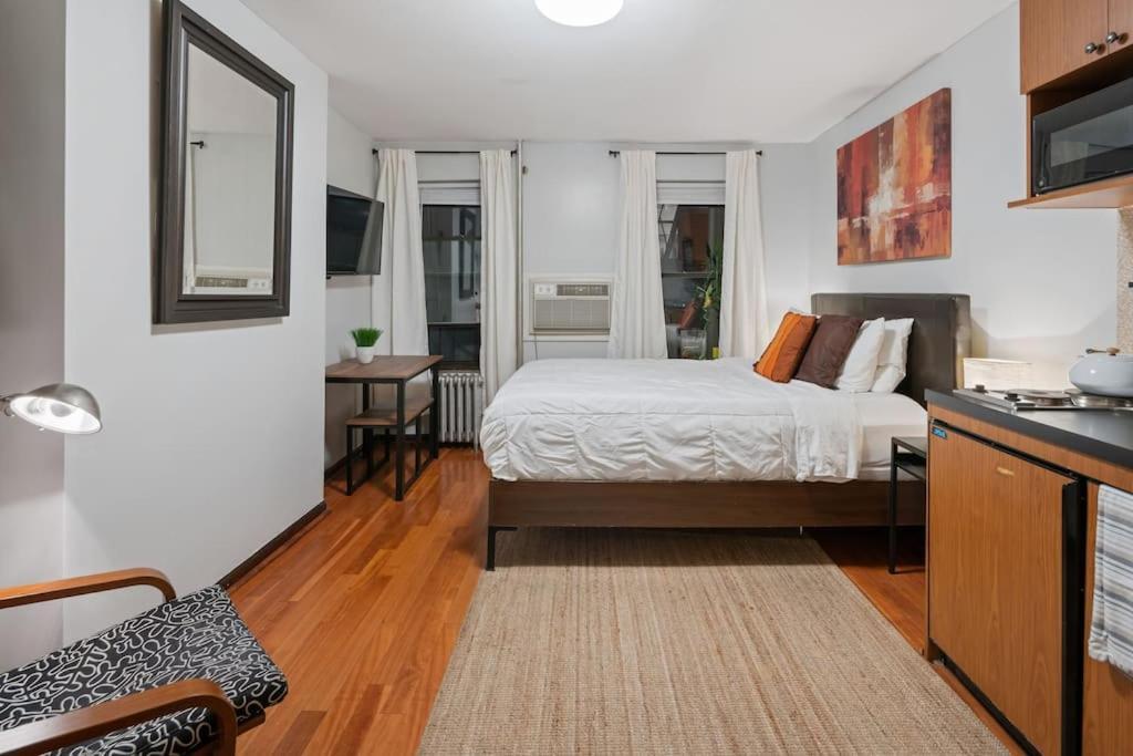 Great Location In Times Square Near Subway Apartment New York