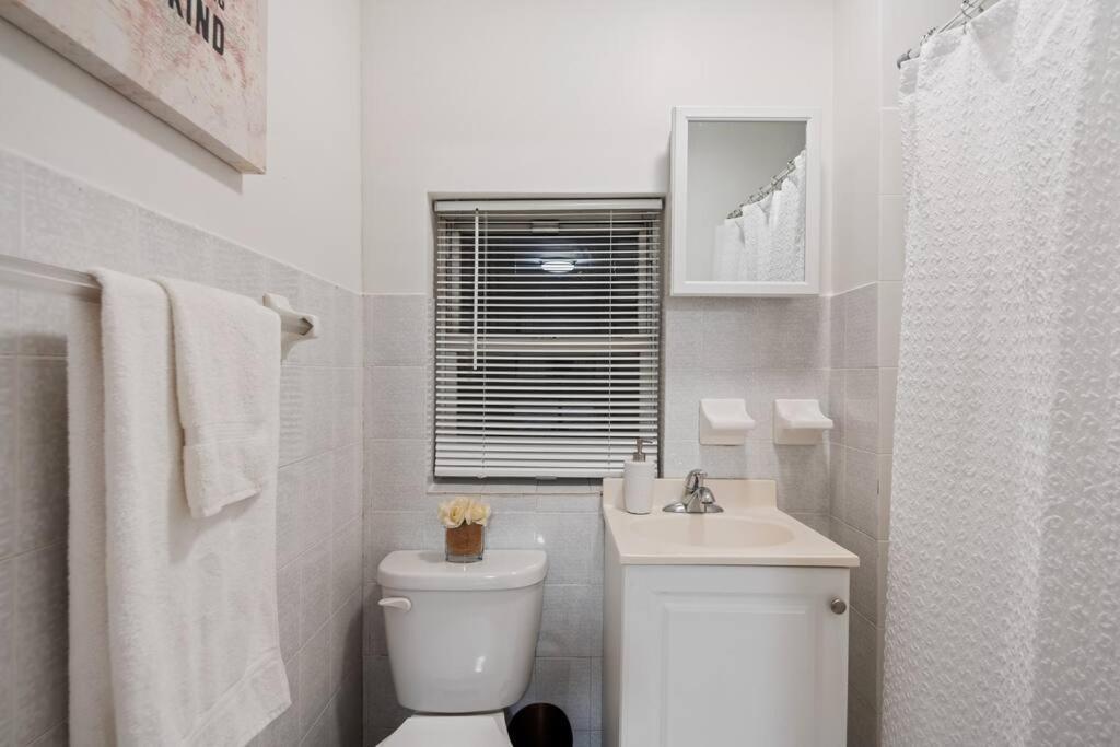 Great Location In Times Square Near Subway Apartment