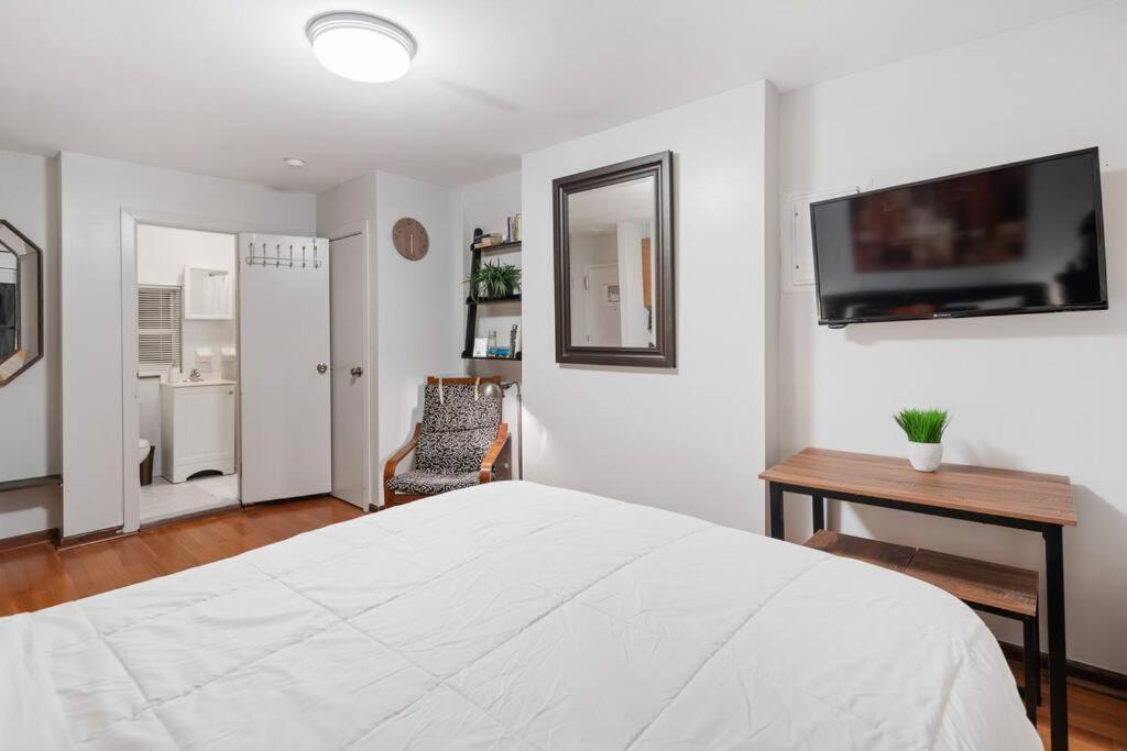 Great Location In Times Square Near Subway Apartment New York