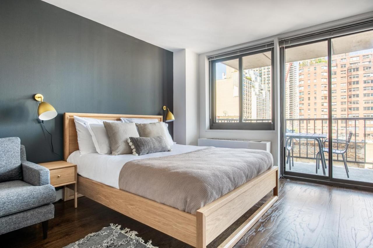 Ues Studio W Gym Doorman Balcony Stunning Roof Nyc-504 Apartment New York