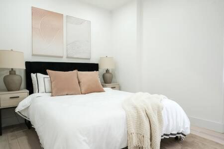 3br 2baths With Private Outdoors *