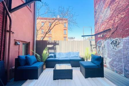 3br 2baths With Private Outdoors Apartment *