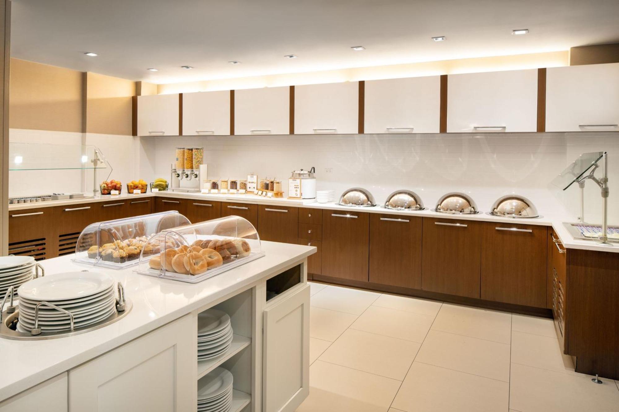 Hotel By Marriott Manhattan/ Midtown Eastside 4*