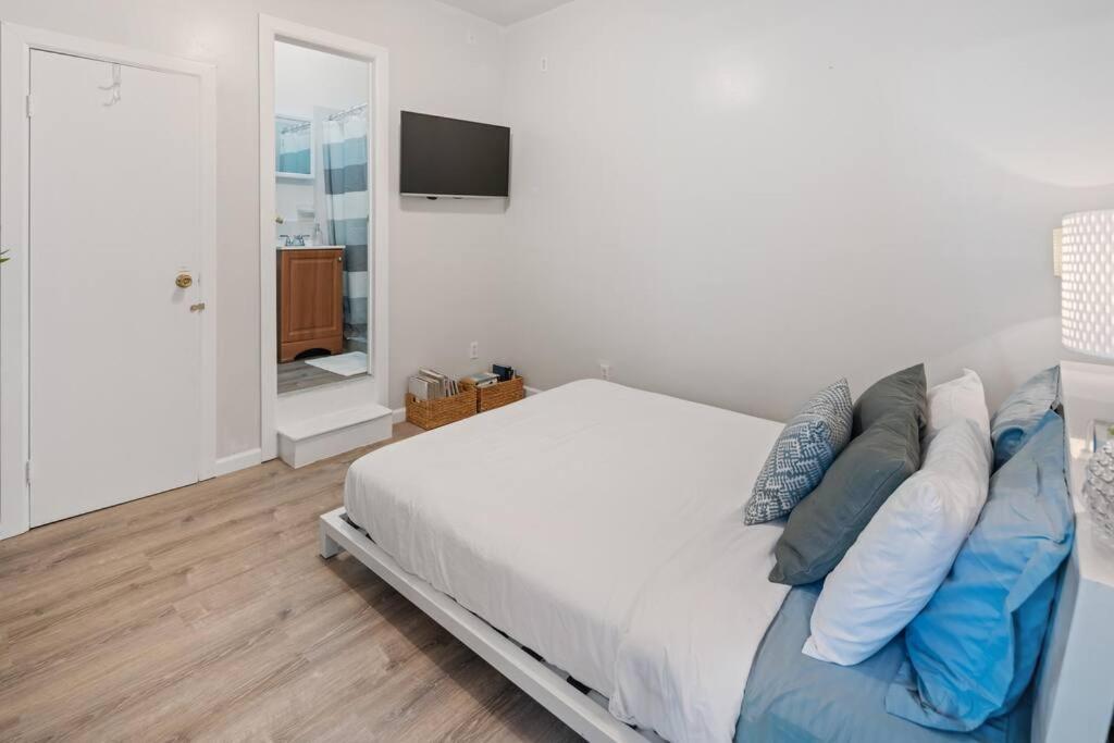 Apartment 2br Great Location Short Walk To Times Square *