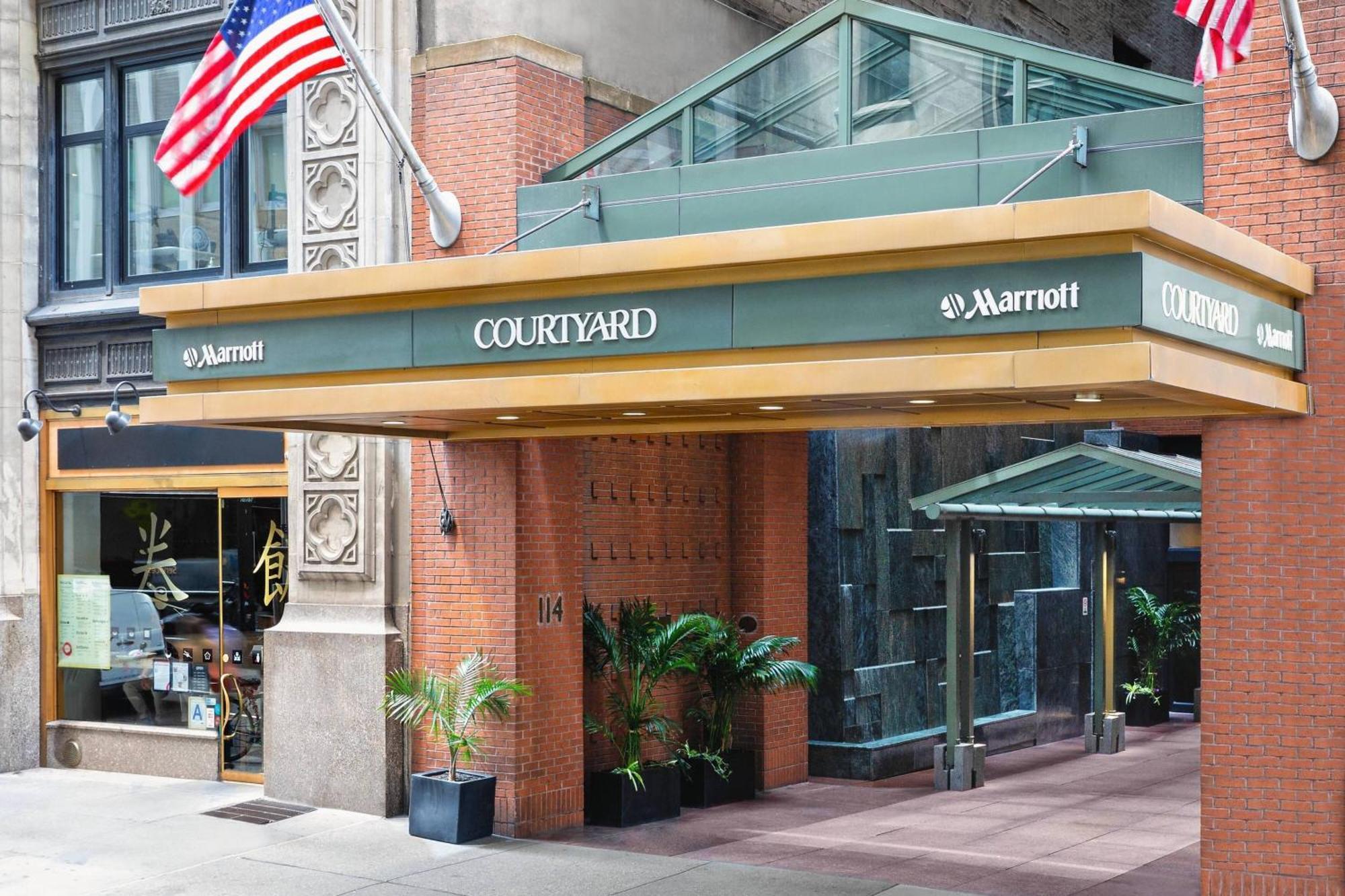 Courtyard Manhattan/times Square 3*