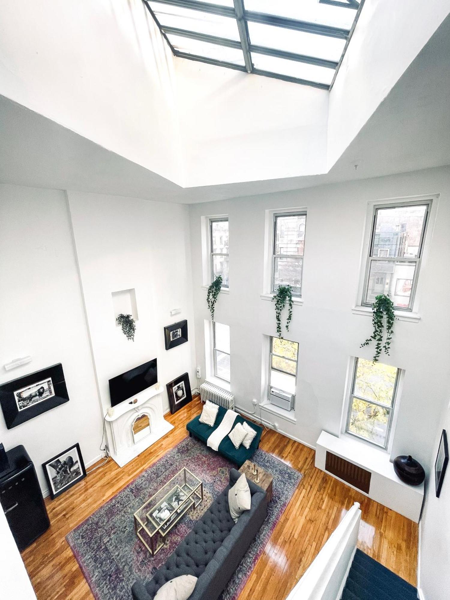 Gorgeous Extra Spacious Duplex Penthouse Apartment *