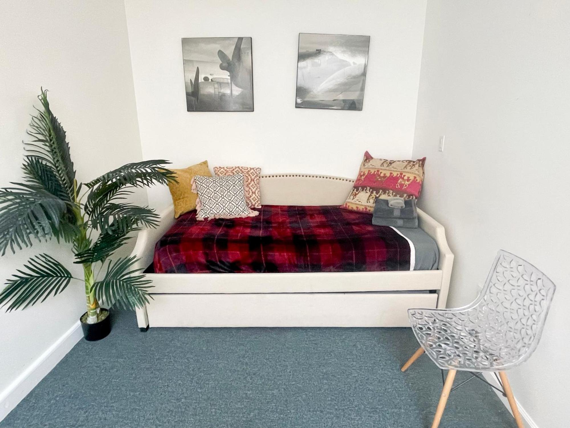 Gorgeous Extra Spacious Duplex Penthouse Apartment *