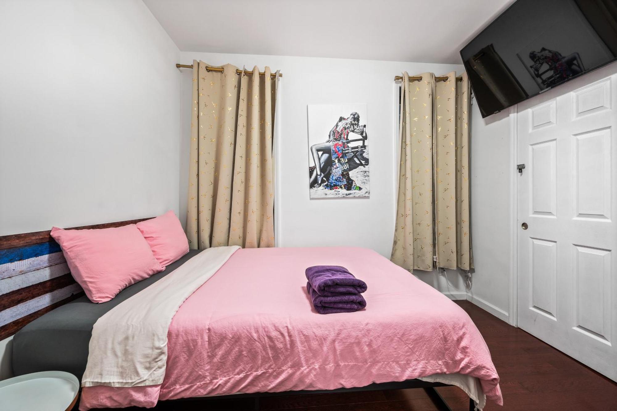 Pinky Pinky 2 Bedroom Hotel New York
