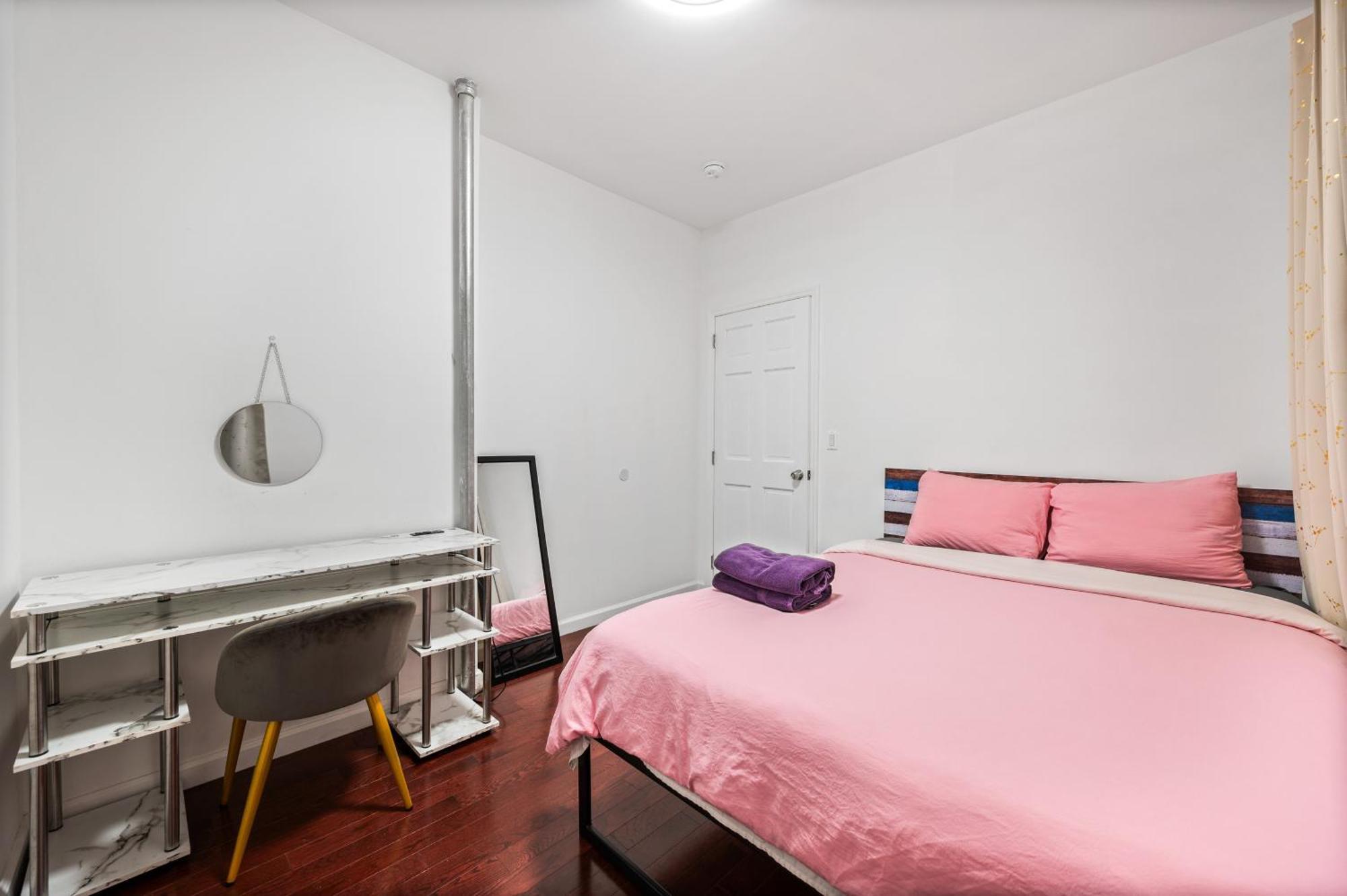 Pinky Pinky 2 Bedroom Hotel New York