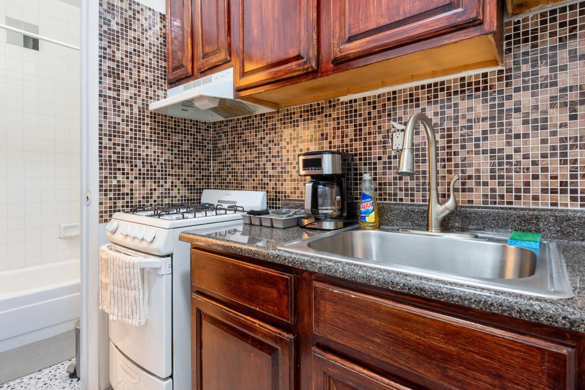 Charming 2-bedroom Haven In Manhattan *