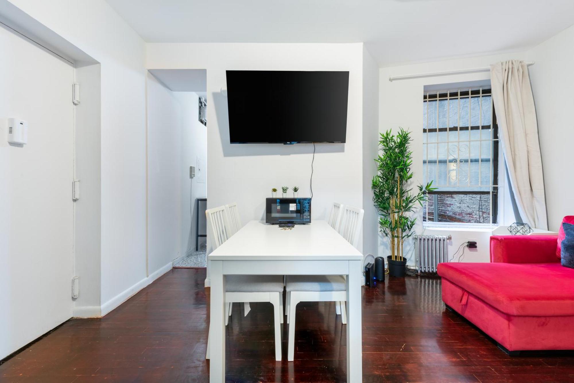 Charming 2-bedroom Haven In Manhattan New York