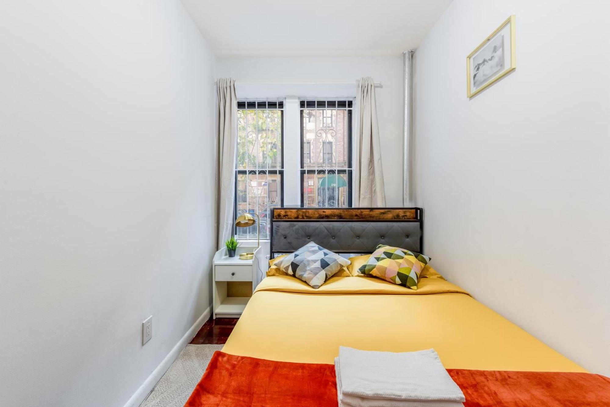 Charming 2-bedroom Haven In Manhattan