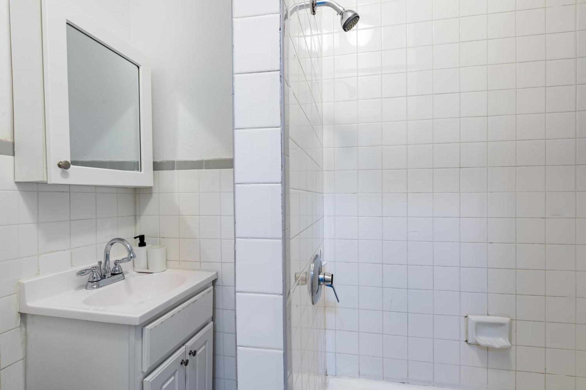 Apartment Charming 2-bedroom Haven In Manhattan *