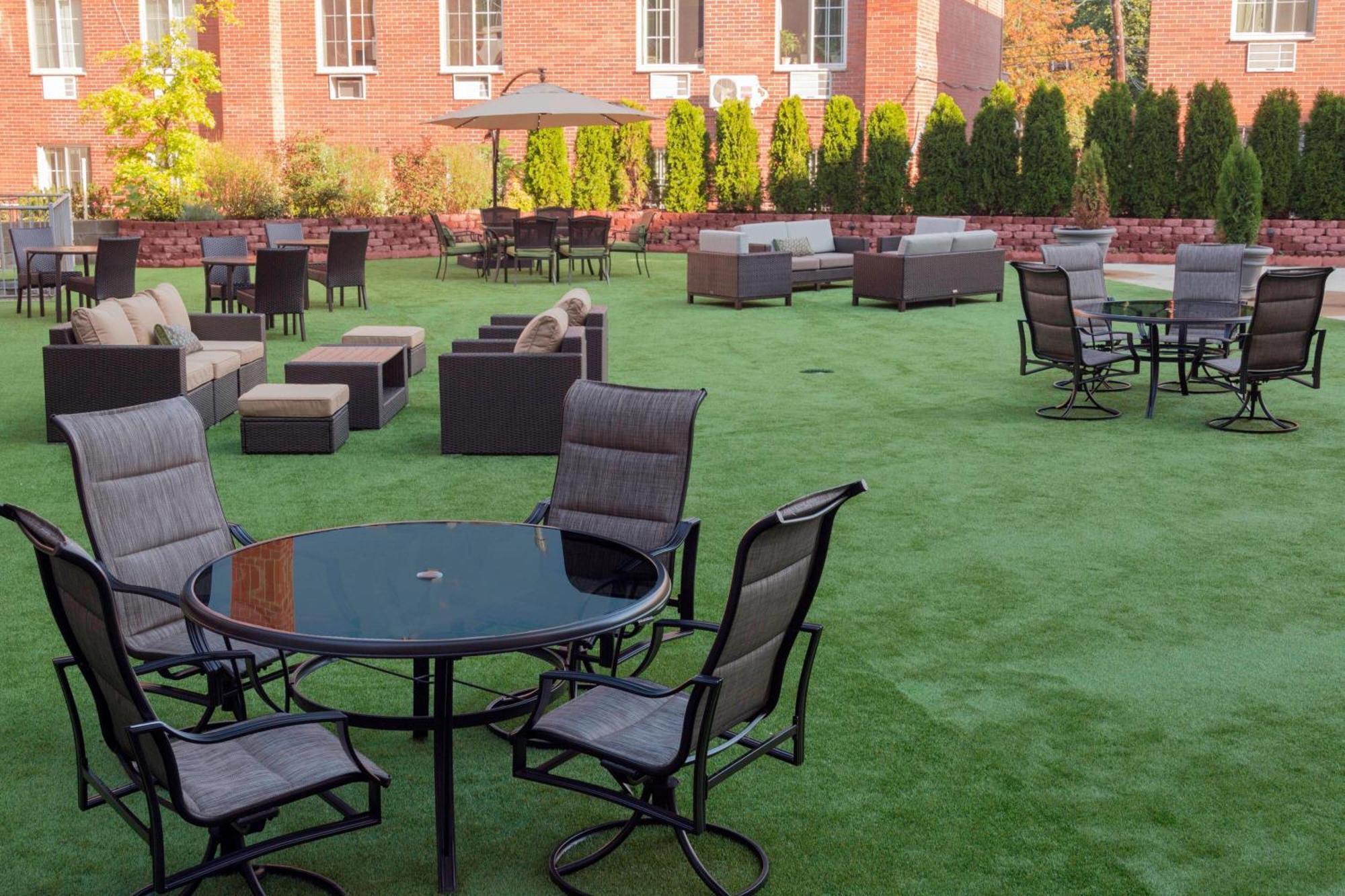 Courtyard By Marriott Queens/fresh Meadows Hotel 3*