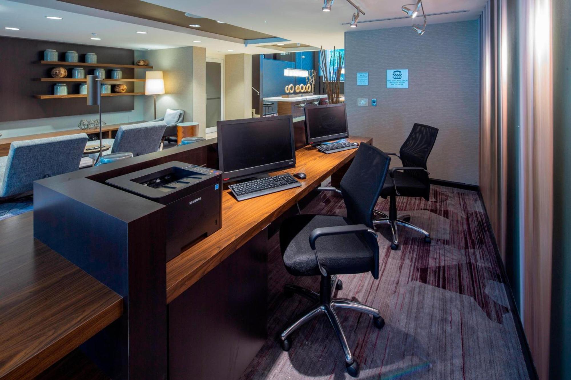 Courtyard By Marriott Queens/fresh Meadows Hotel New York