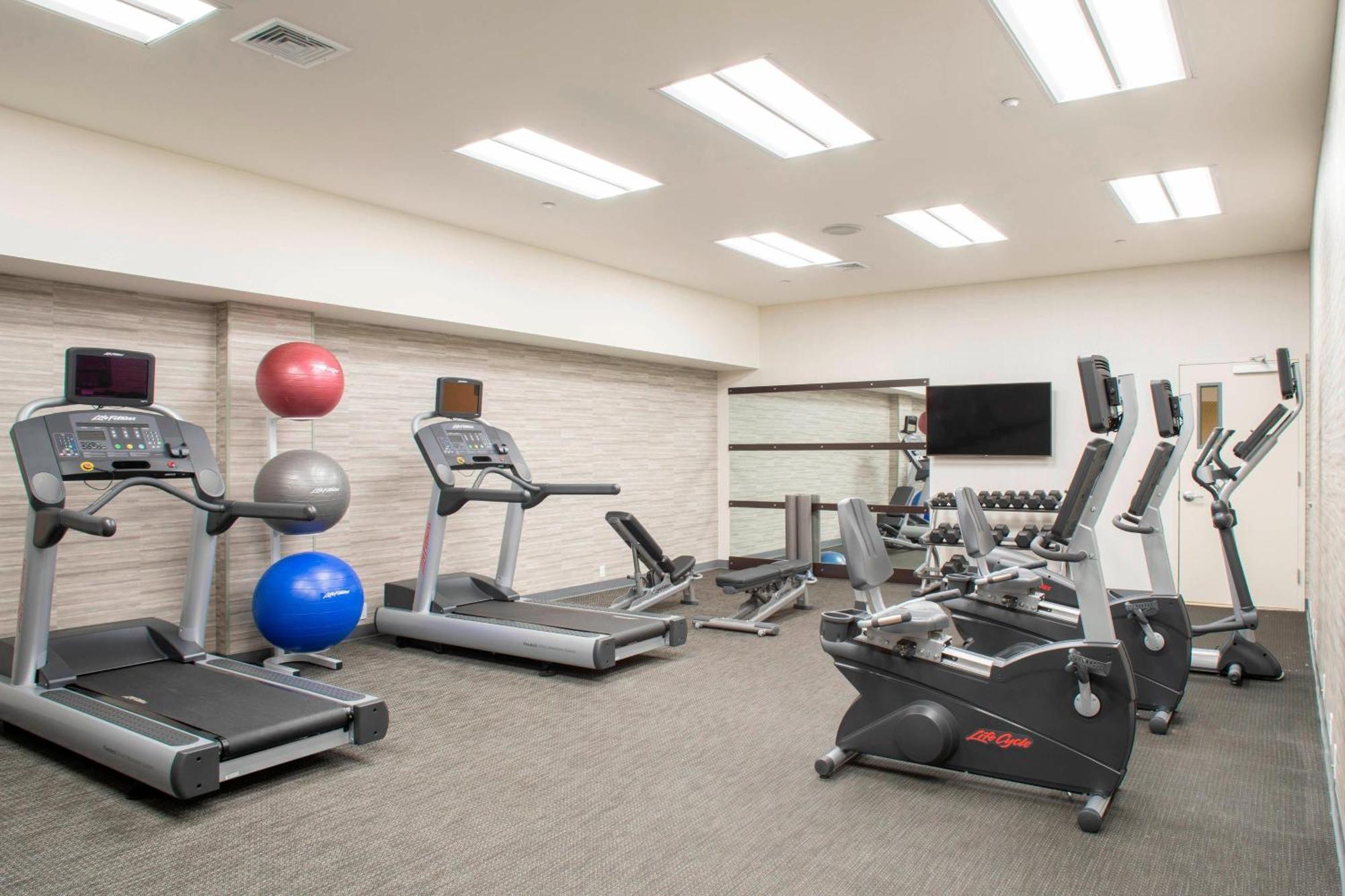 Courtyard By Marriott Queens/fresh Meadows New York