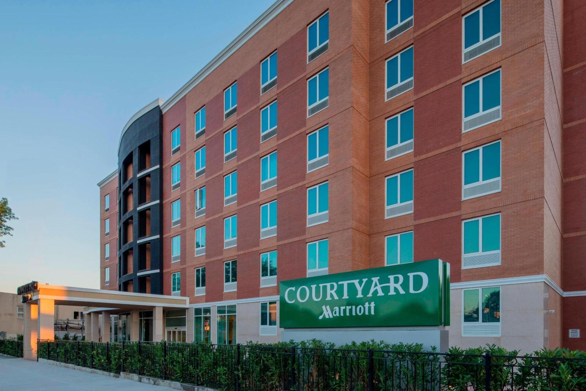 Hotel Courtyard By Marriott Queens/fresh Meadows