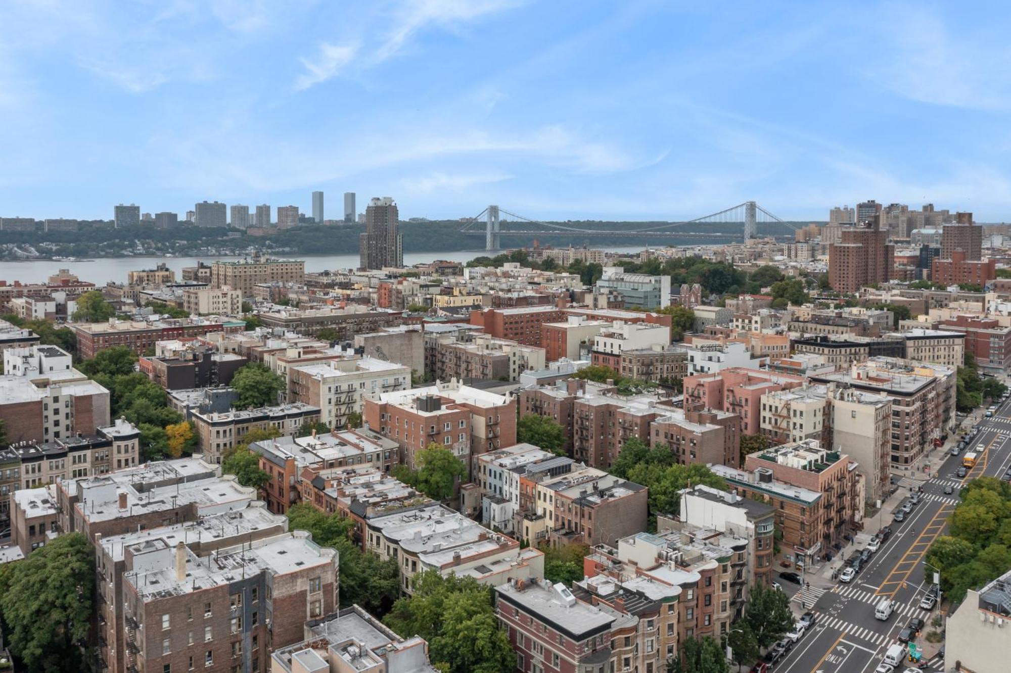 Prime Location 2 Bdr Loft With Patio, Steps To Subway At 