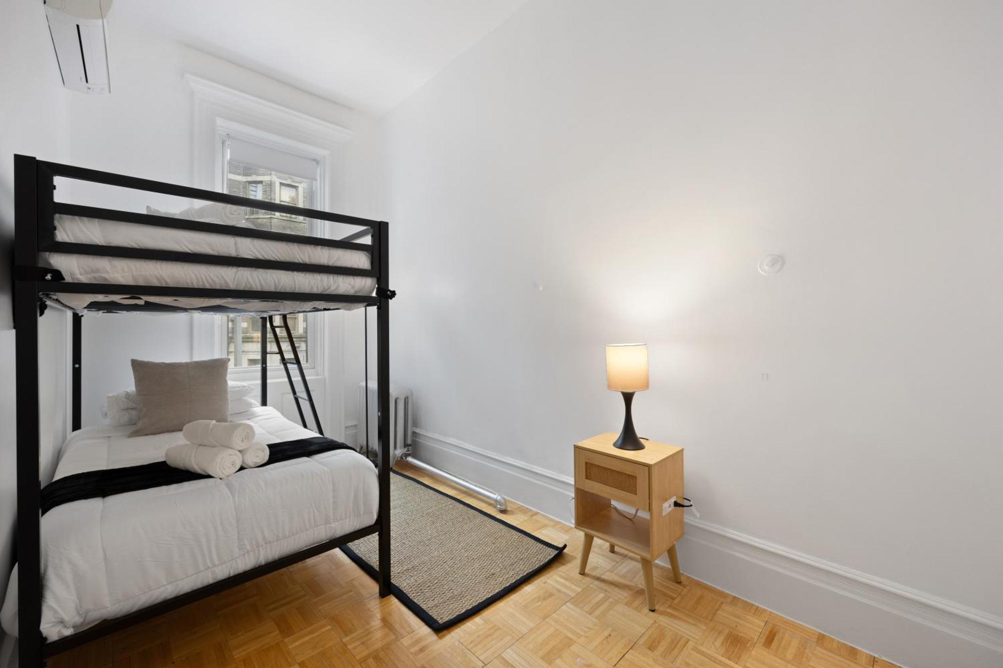 Prime Location 2 Bdr Loft With Patio, Steps To Subway At 
