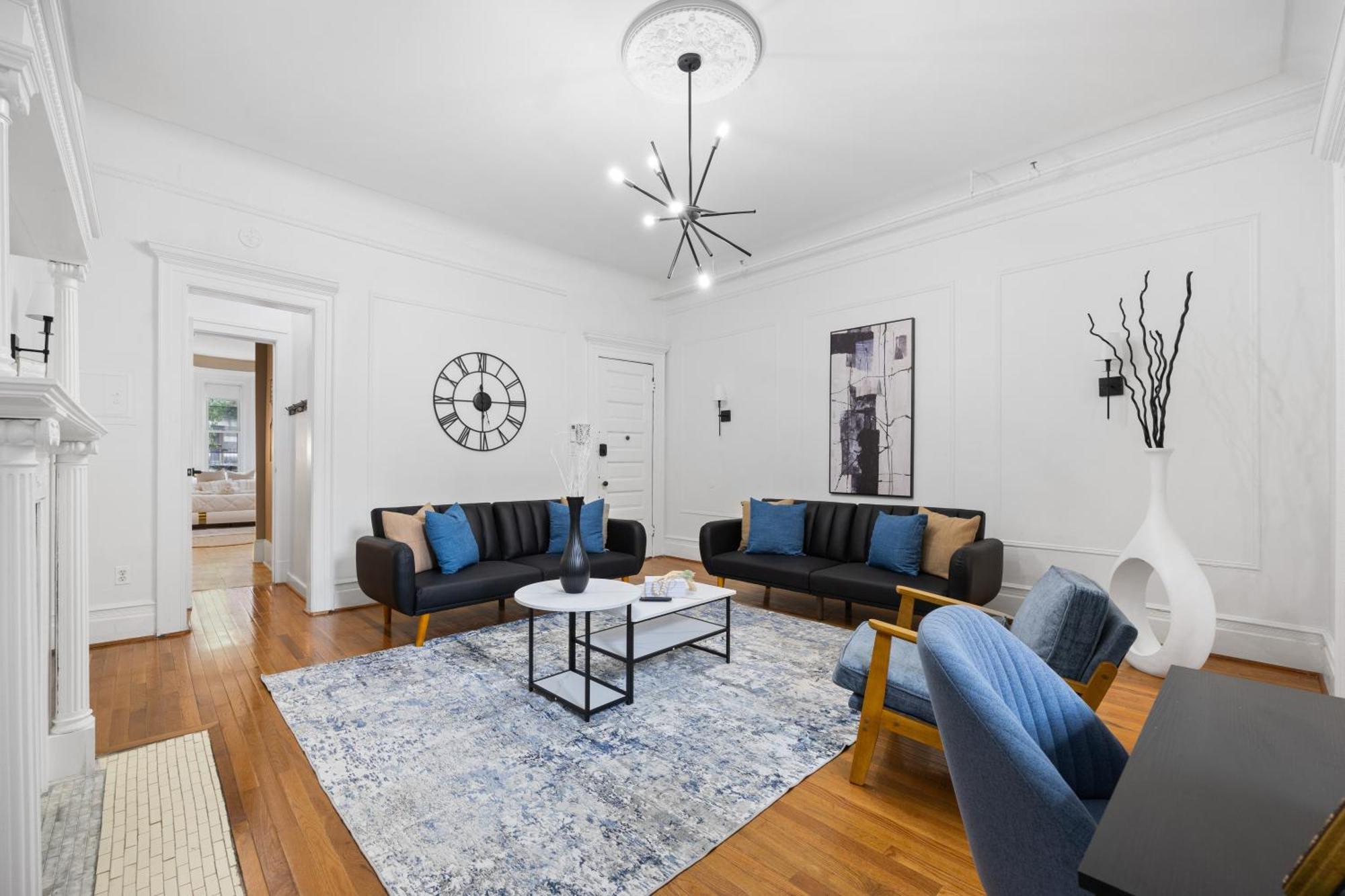 Prime Location 2 Bdr Loft With Patio, Steps To Subway At 