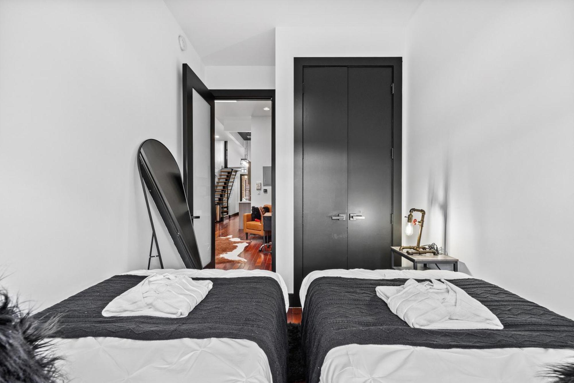 Rustic Chic 4br For Groups - Bushwick's Finest Apartment