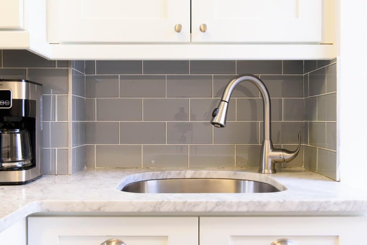 39-1 Renovated 3br Apartment *