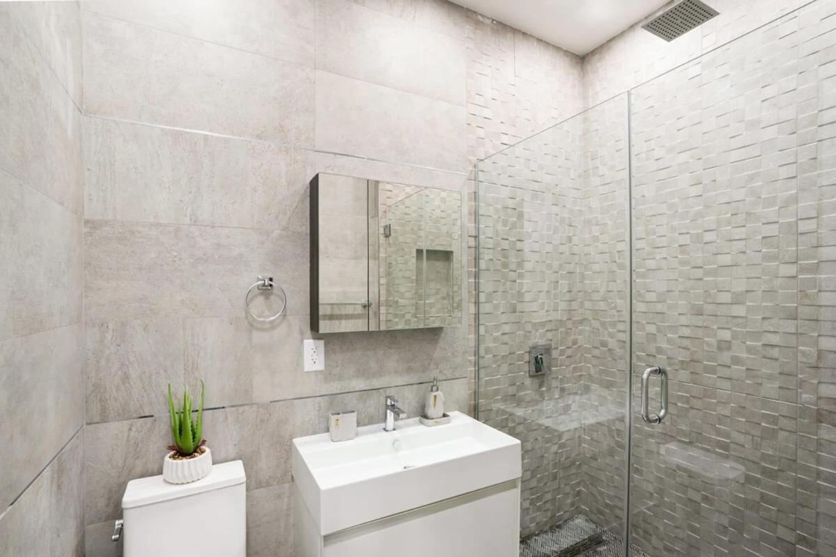 317-1b Modern 1br Ues W&d *