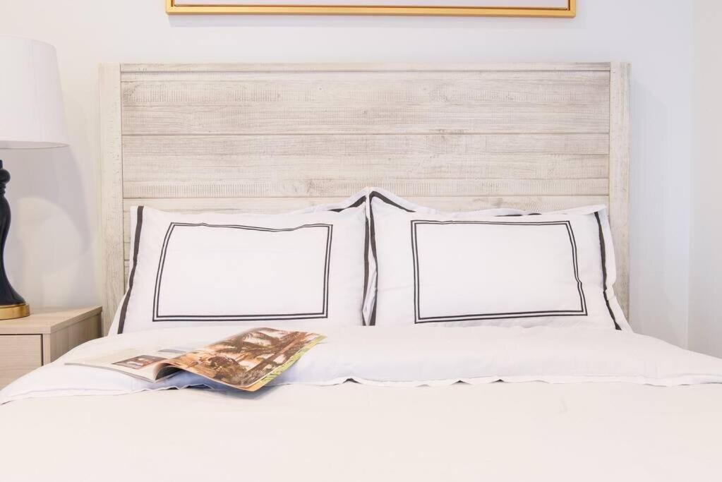 Apartment 69-5a Celebrate The Season Modern Lower East Side 1br