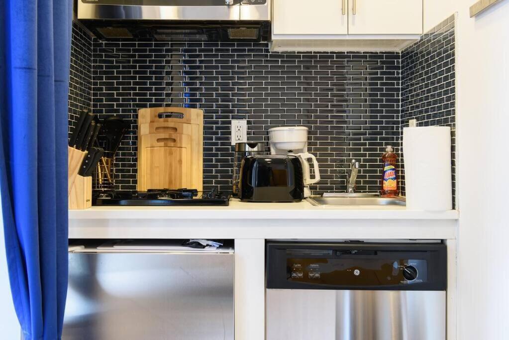 69-5a Celebrate The Season Modern Lower East Side 1br Apartment *