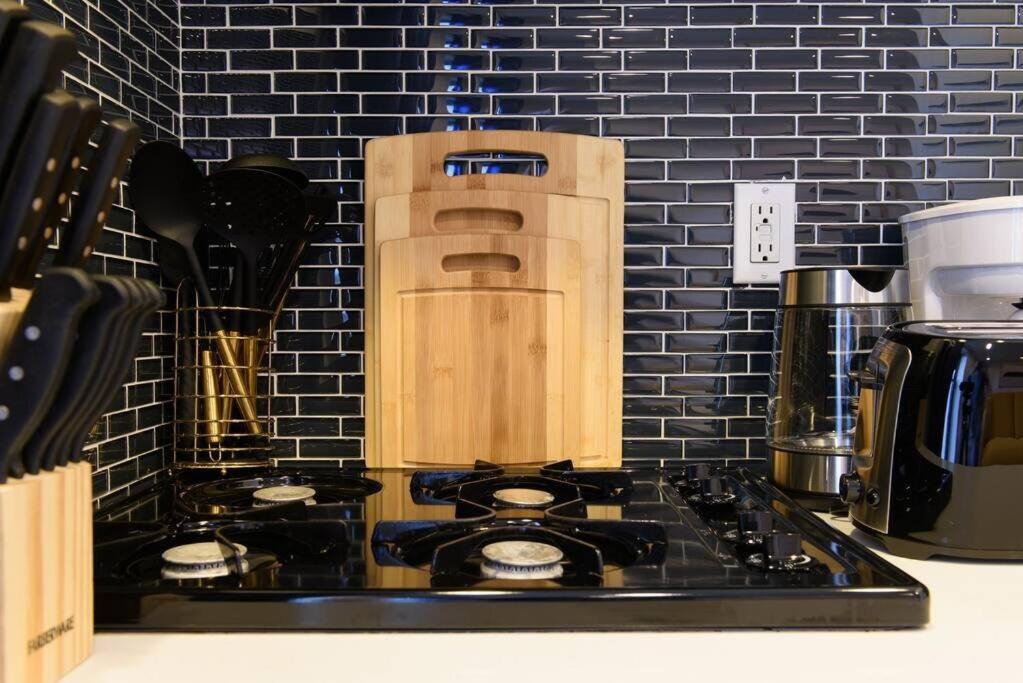 Apartment 69-5a Celebrate The Season Modern Lower East Side 1br New York
