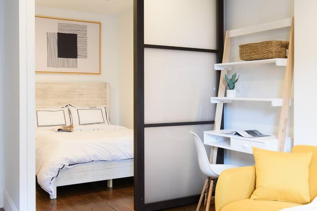 Apartment 69-5a Celebrate The Season Modern Lower East Side 1br *