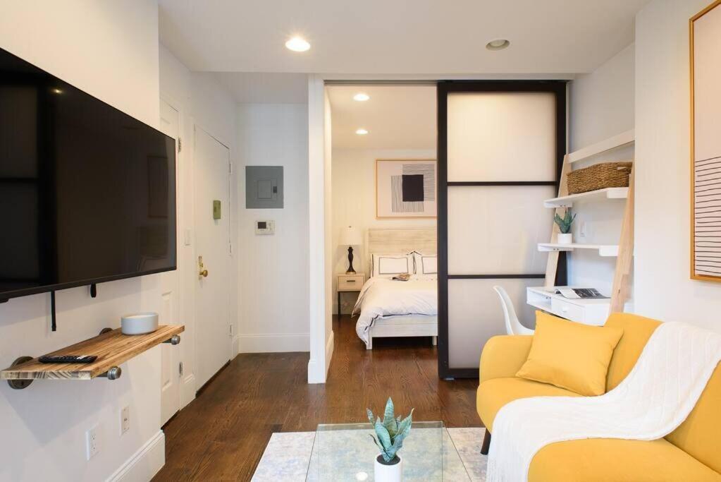 Apartment 69-5a Celebrate The Season Modern Lower East Side 1br New York