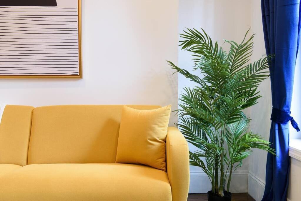 69-5a Celebrate The Season Modern Lower East Side 1br Apartment *