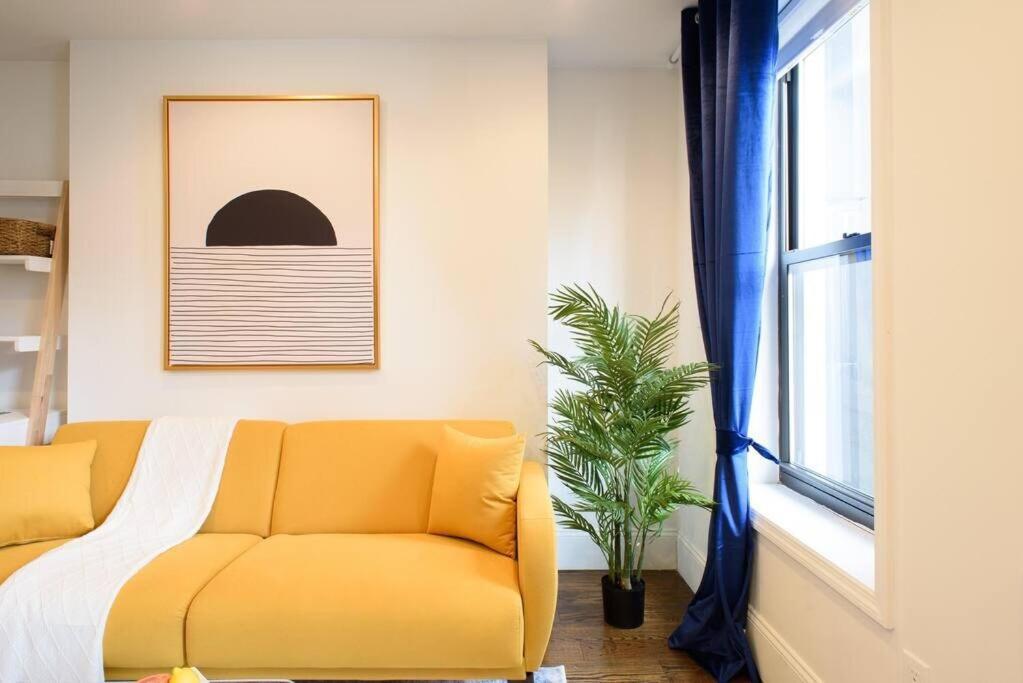 Apartment 69-5a Celebrate The Season Modern Lower East Side 1br New York