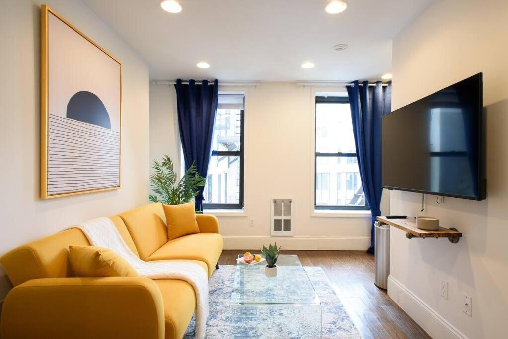 69-5a Celebrate The Season Modern Lower East Side 1br Apartment *