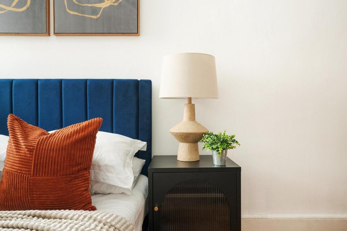 61-2c Prime Ues 2br Newly Furnished Value Apartment *