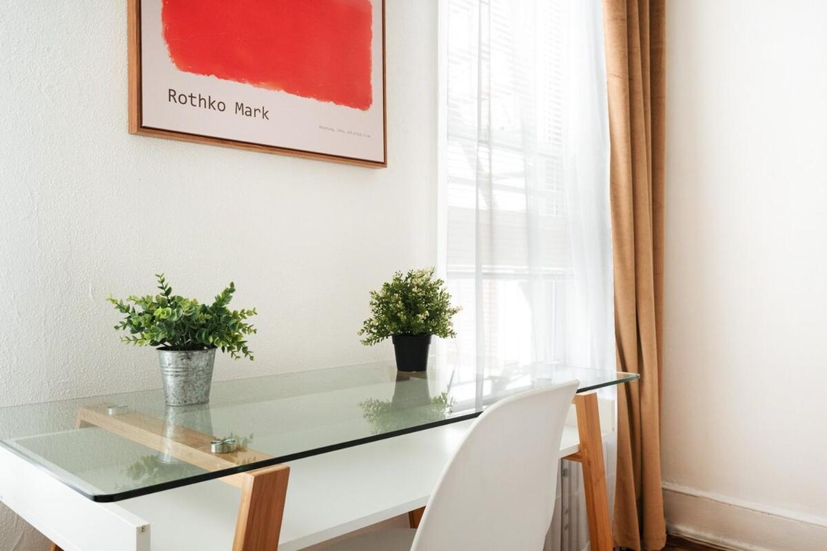 61-2c Prime Ues 2br Newly Furnished Value