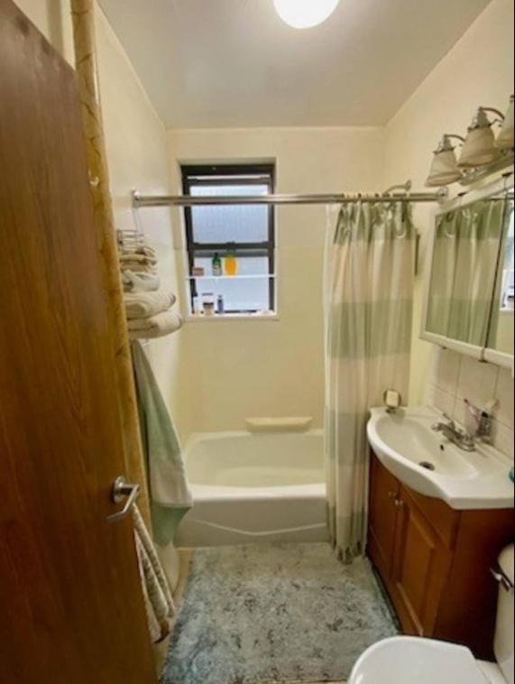Large For 2 People Near Manhattan Homestay *