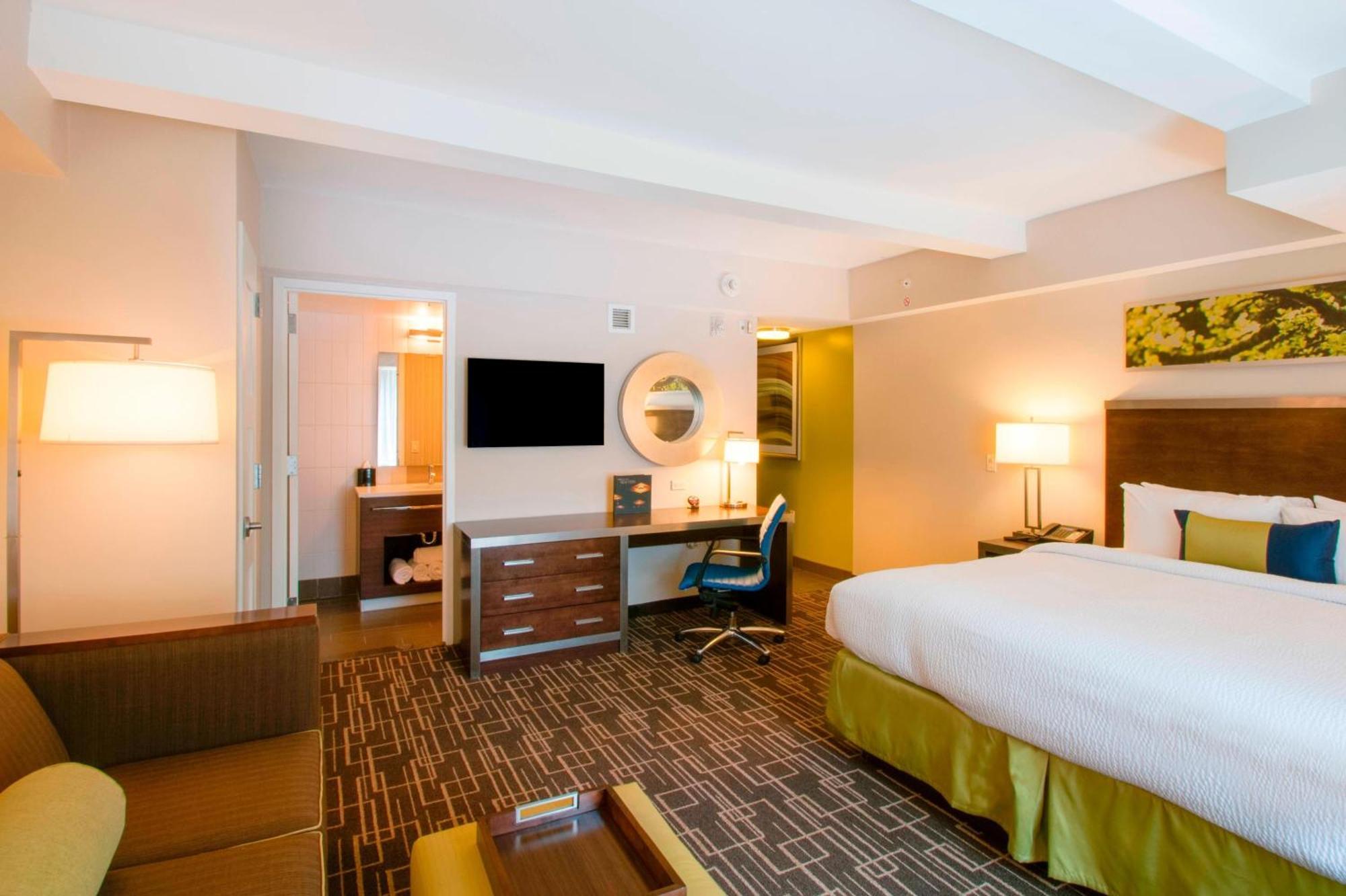 By Marriott Manhattan/ Midtown Eastside