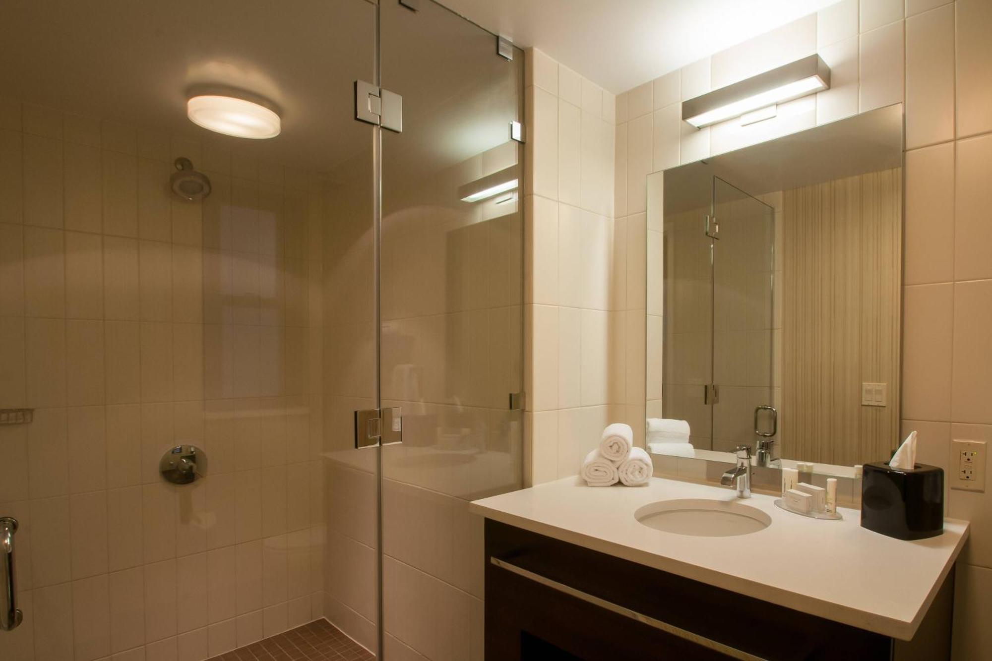 By Marriott Manhattan/ Midtown Eastside Hotel 4*