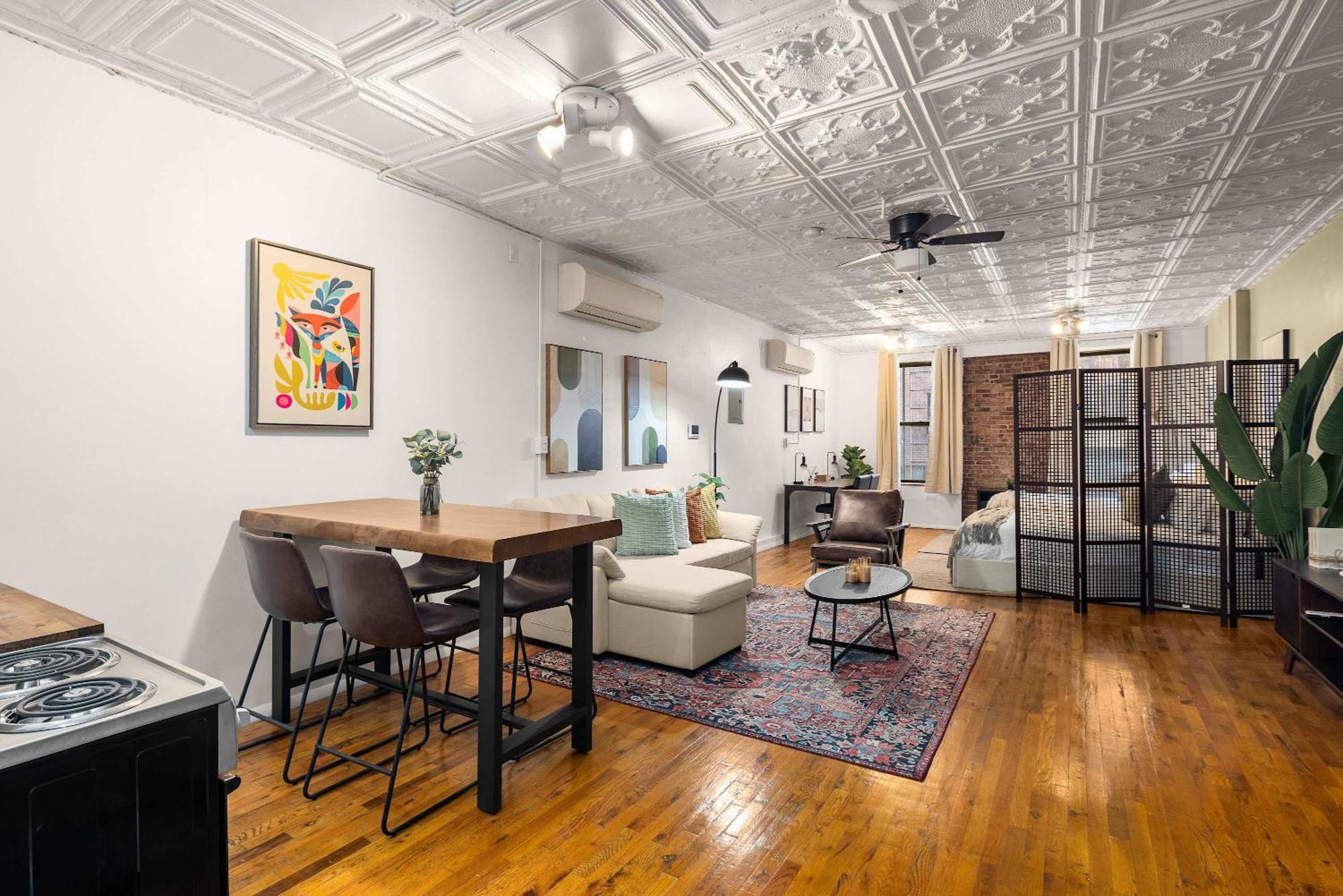 Apartment Vibrant Nyc Loft - Open Space For 6 Guests