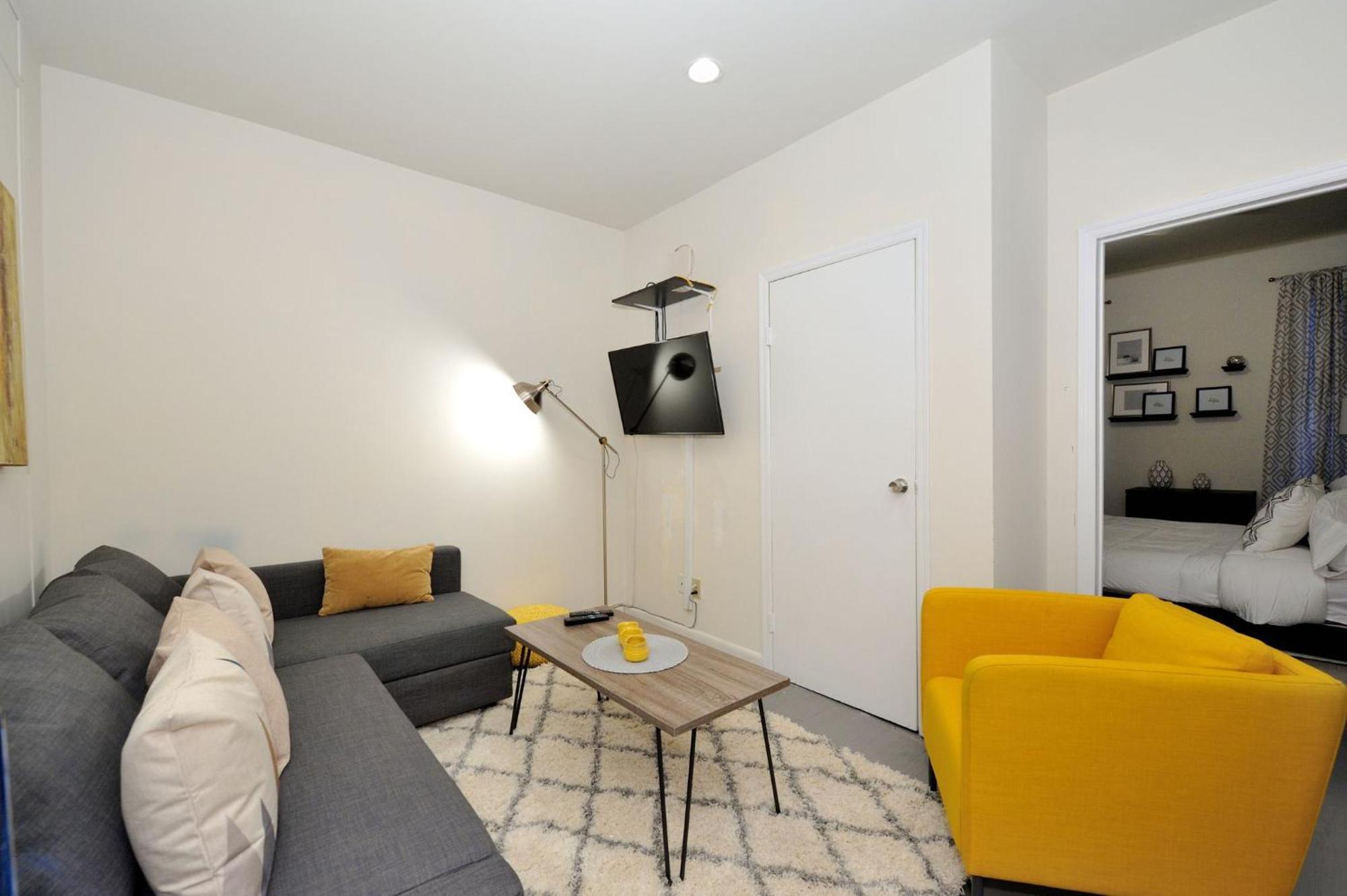 Apartment Amazing 3 Bedroom 1 Bath *