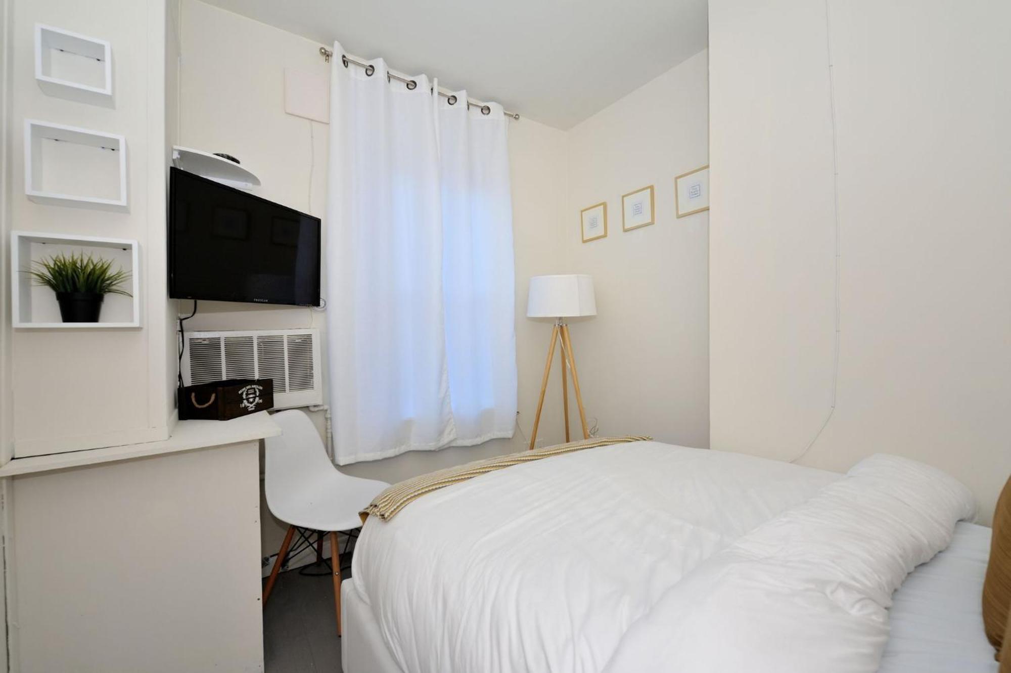 Apartment Amazing 3 Bedroom 1 Bath *
