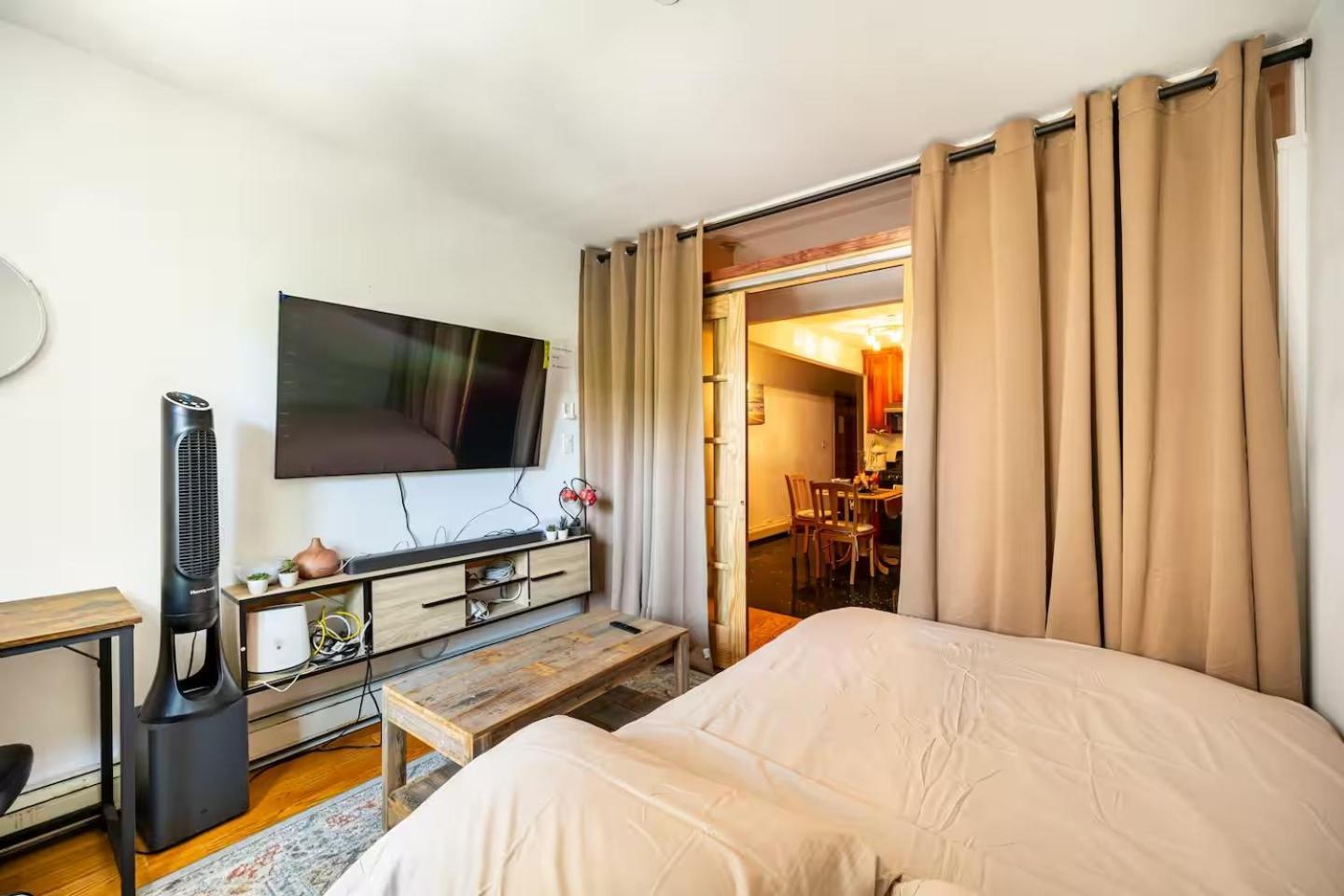 Homestay Location In Queens, Everything Is Near By